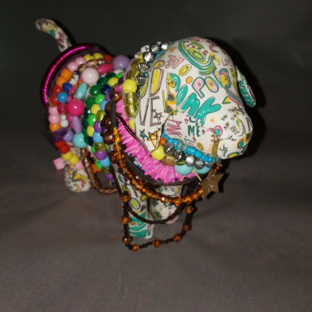 VS graphttei dog w/ 20 bracelets